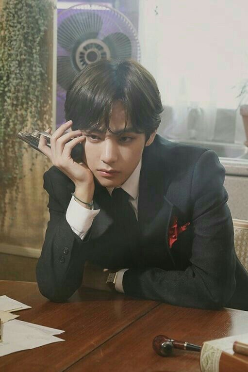 Kim Taehyung ending every model's career : a thread