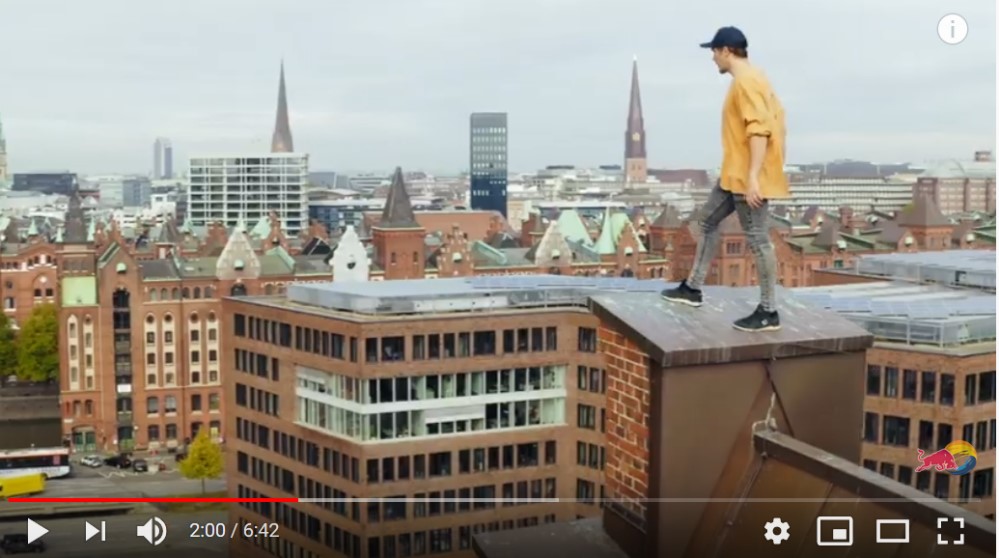 hamburgontour's tweet photo. Hamburg can be experienced and explored in many ways. One of the most spectacular possibilities is now presented by #freerunner #JasonPaul 🏃♂️ He flies, slides and jumps through #Hamburg in an impressive way. Here you can find the video of Jason's run ➡️ https://t.co/685Z7E8sIN https://t.co/NogI6gMRJT