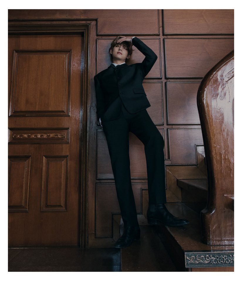 Kim Taehyung ending every model's career : a thread