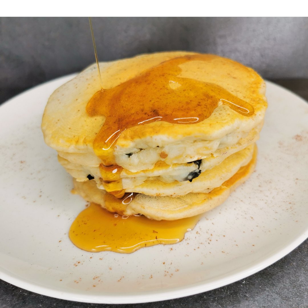thensvvegan's tweet photo. Vegan blueberry pancakes for breakfast, recipe courtesy of @buzzfeedtasty. Best description given; "delicious fluffy vegan friendly clouds". Truly yummy and great addition to my post wisdom teeth removal diet 😁 https://t.co/PhgdFIMzNK