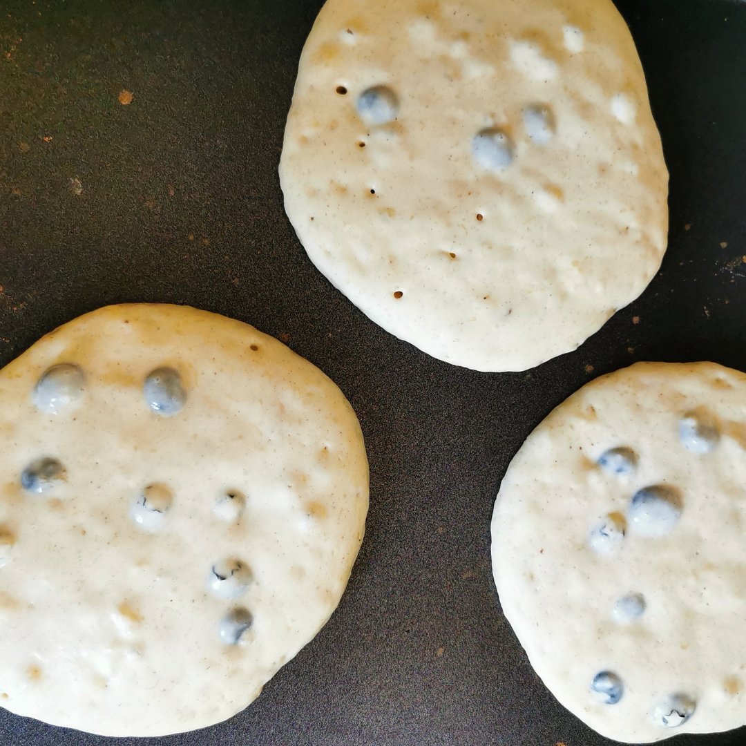 thensvvegan's tweet photo. Vegan blueberry pancakes for breakfast, recipe courtesy of @buzzfeedtasty. Best description given; "delicious fluffy vegan friendly clouds". Truly yummy and great addition to my post wisdom teeth removal diet 😁 https://t.co/PhgdFIMzNK