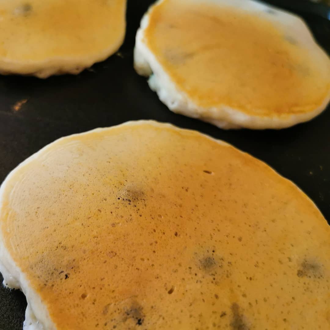 thensvvegan's tweet photo. Vegan blueberry pancakes for breakfast, recipe courtesy of @buzzfeedtasty. Best description given; "delicious fluffy vegan friendly clouds". Truly yummy and great addition to my post wisdom teeth removal diet 😁 https://t.co/PhgdFIMzNK