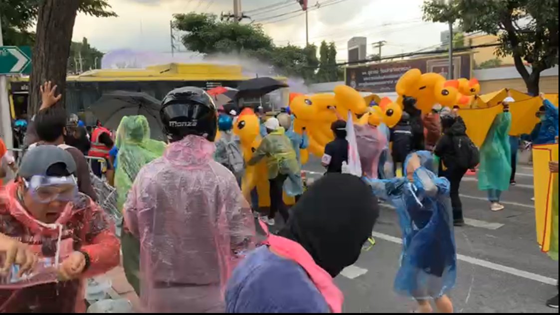 iampeople33's tweet photo. Land of compromise?
#ม็อบ17พฤศจิกา
#whatshappeninginthailand https://t.co/rgz3Bl4FTx