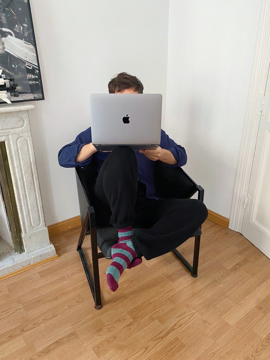 HOME OFFICE - HOOK Essential 
Diseñadas y fabricadas para que puedas ponértelas en la oficina🗃, los días de teletrabajo👨🏼‍💻y días de relax👨🏼‍🍳.

🔥No olvides complementar tu look con nuestros calcetines🧦hookeshop.com 
Tienda HOOK
C/Santa Teresa 12
#Madrid

#slowfashion