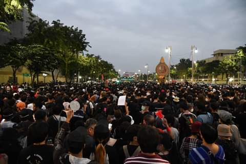 RealEst10710750's tweet photo. @nunewuds ทรงกำลังที่เข้มแข็งแม้ออกไปไม่ได้ ก็มีคนขึ้นมาฉายแสงด้วยความอบอุ่นเต็มที่ จะมีสักกี่คนที่ทราบข่าวความน่ากลัวของการโค้นรัฐธรรมนูฐในครั้งนี้ #กษัตริย์มีไว้ทําไม อยากเป็นเสียเอง #ให้มันจบที่รุ่นเรา ทรงพระบางใหญ่หลวงนักตึงค่อยออกไปนะเพคะ #ขอเกิดใหม่ใกล้ๆเธอตอนอวสาน #Partoommathip https://t.co/7Z7BKReB4r