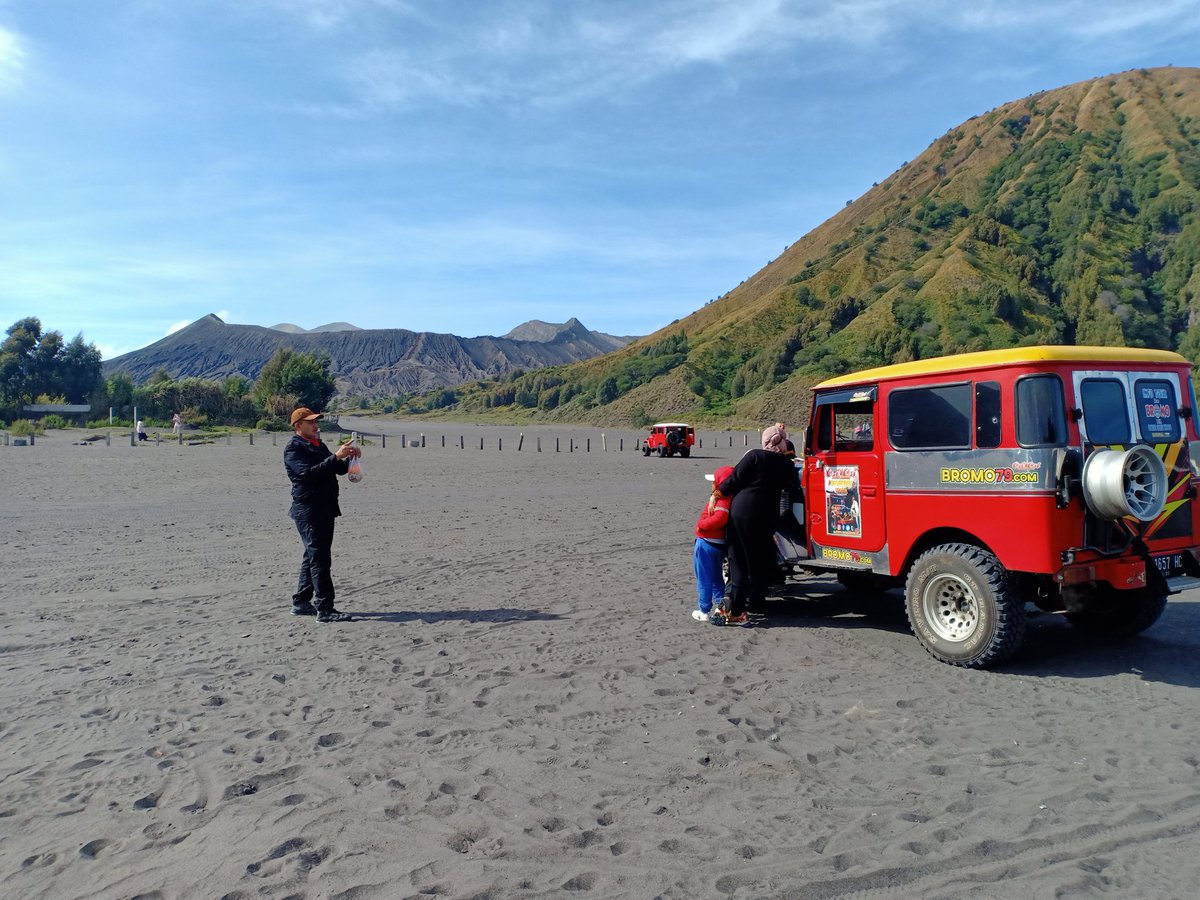 BromoboyT's tweet photo. Yang mau wisata ke bromo bisa hub kami di 0822 3173 7000 https://t.co/FyGtrMCRCH