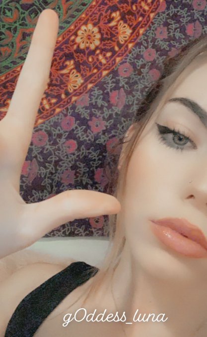 I love a humiliation & degradation session. I have a way with words that will make you feel shit 😂 finD findom finsub paypig femdom humanatm walkingwallet drainwallet worship cuck joi sph brunette goddess brat findomme loser feet humanatm cashslave serve