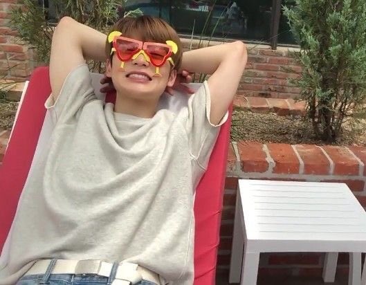 แว่นตาสีแดง ยังไม่เท่าความรักรุนแรงของเทอ