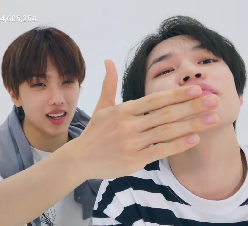 The closest time when jisung was about to smack lele go for it king