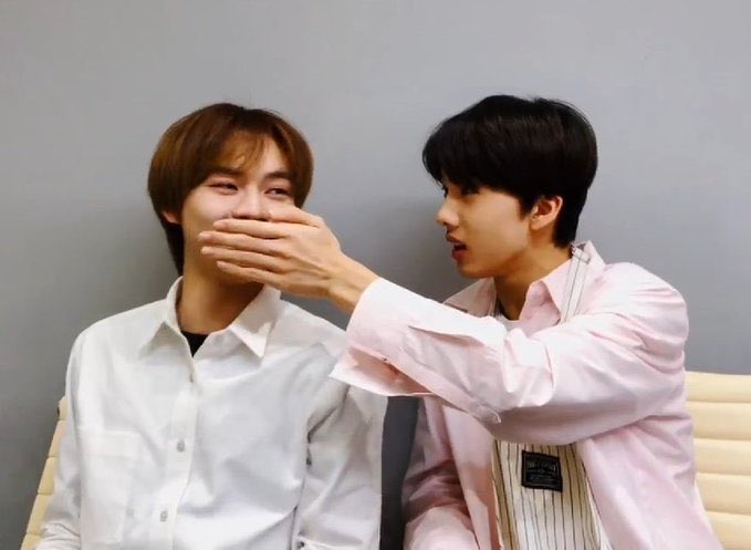 The closest time when jisung was about to smack lele go for it king
