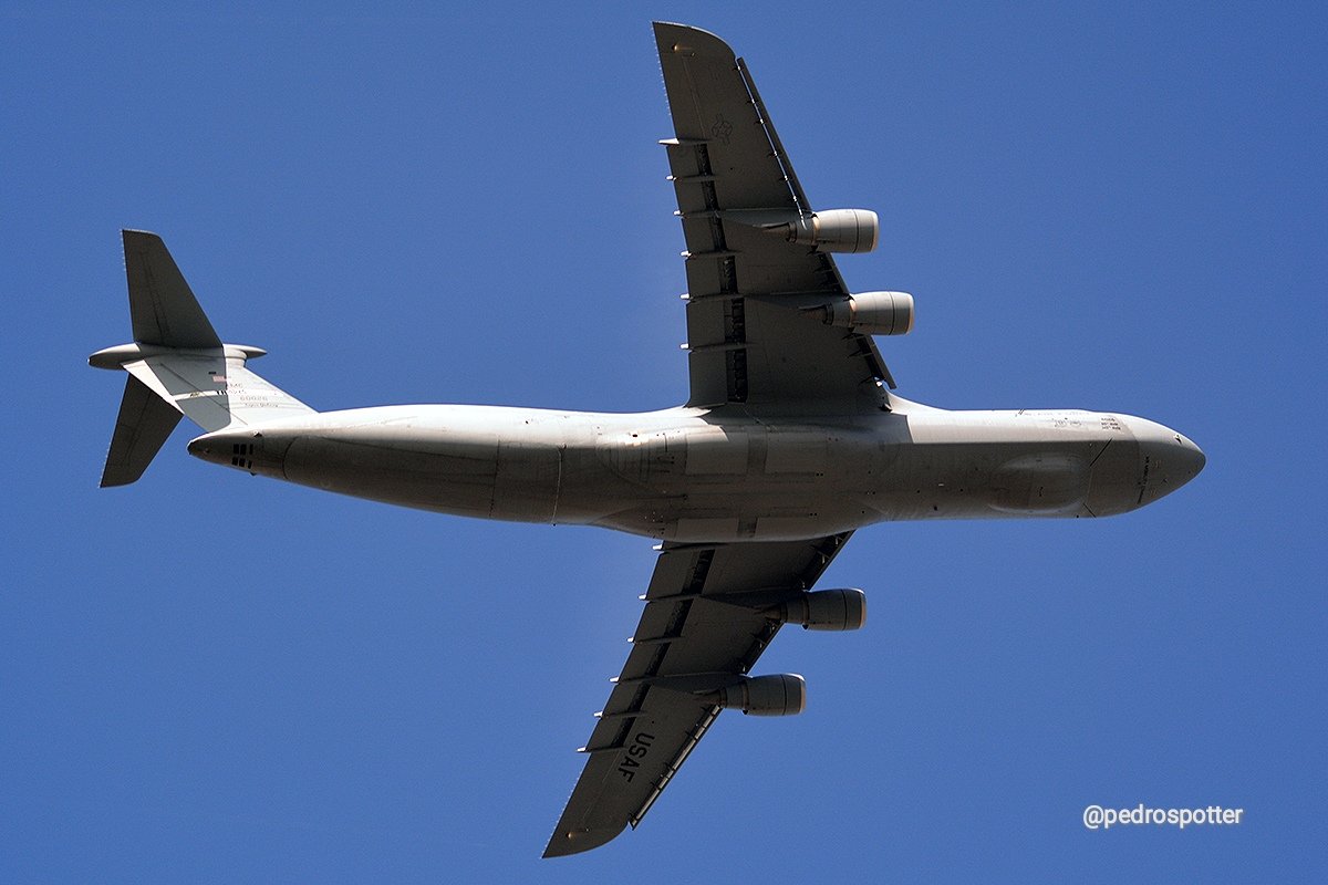 En el aire despegando de @TorrejonAB  #lockeed #C5Galaxy del #60AMW 60026 @AirMobilityCmd basado en @Travis60AMW #TravisAirForceBase #Travis60AMW #California
#AirMobilityCommand
🙋‍♂️Gracias @Titan123TJ estas 👓 #planespotting #aviation #avgeeks #C5M #Galaxy #USAF @LockheedMartin