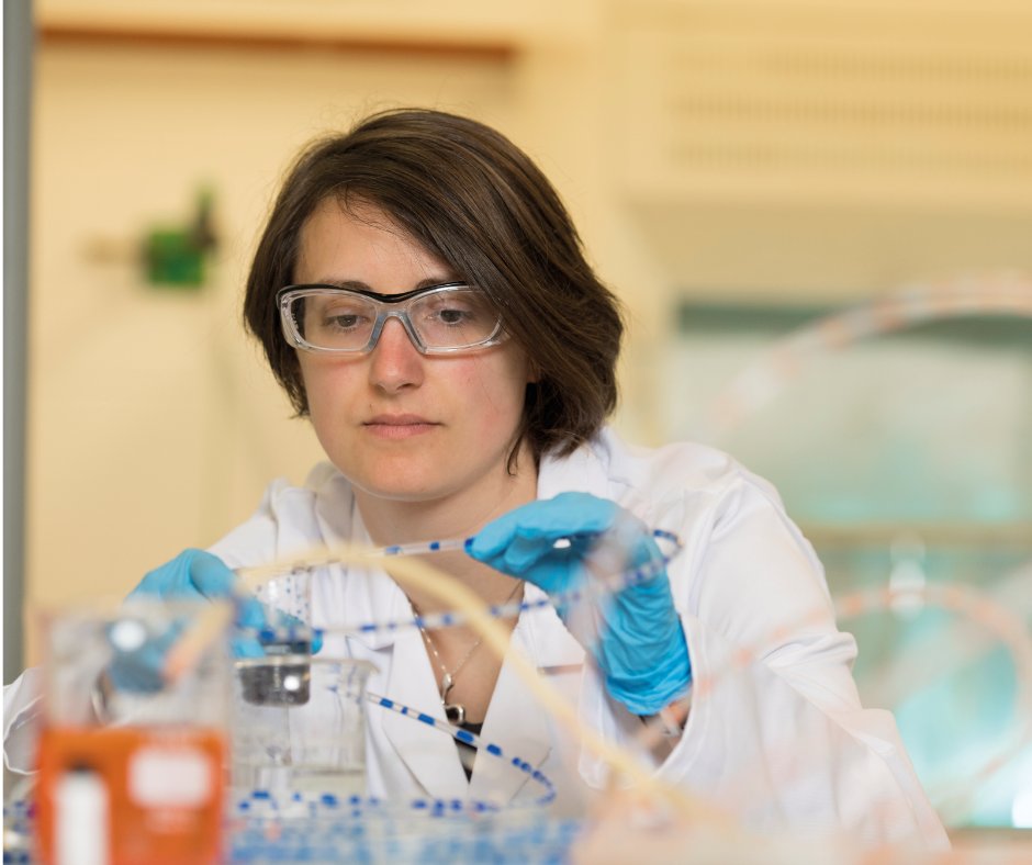 Congratulations to Dr Karen Robertson <a href="/UniofNottingham/">Uni of Nottingham #WeAreUoN</a> for winning the CCDC Chemical Crystallography Prize for Younger Scientists 2020. The Prize lecture will tomorrow during the Chemical Crystallography Group Autumn Meeting. Learn more here hubs.ly/H0z-hSd0 <a href="/britcryst/">BCA</a>