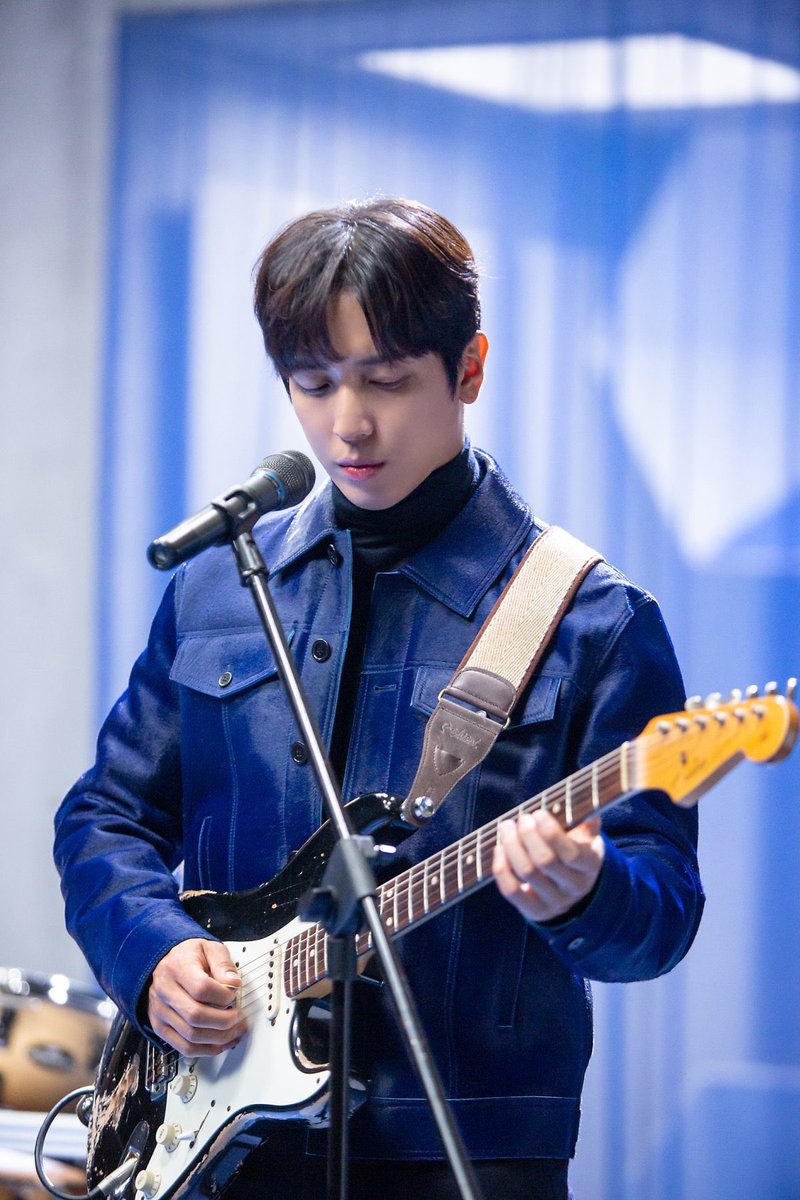 cntotheblu's tweet photo. blue has never looked so good #cnblue 💙 https://t.co/TxtdjUoE52
