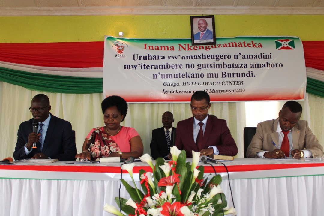 HonSinzohagera's tweet photo. #Burundi J'ai exhorté les leaders religieux de servir de modèle dans la communauté, selon l'épître de 1 Pierre 5:1-5, l'appel est lancé à l'endroit des leaders pour dissiper les tensions éventuelles. Ceci servirait à renforcer la cohésion sociale dans le corps du Christ. https://t.co/4iFXxq9Wxd