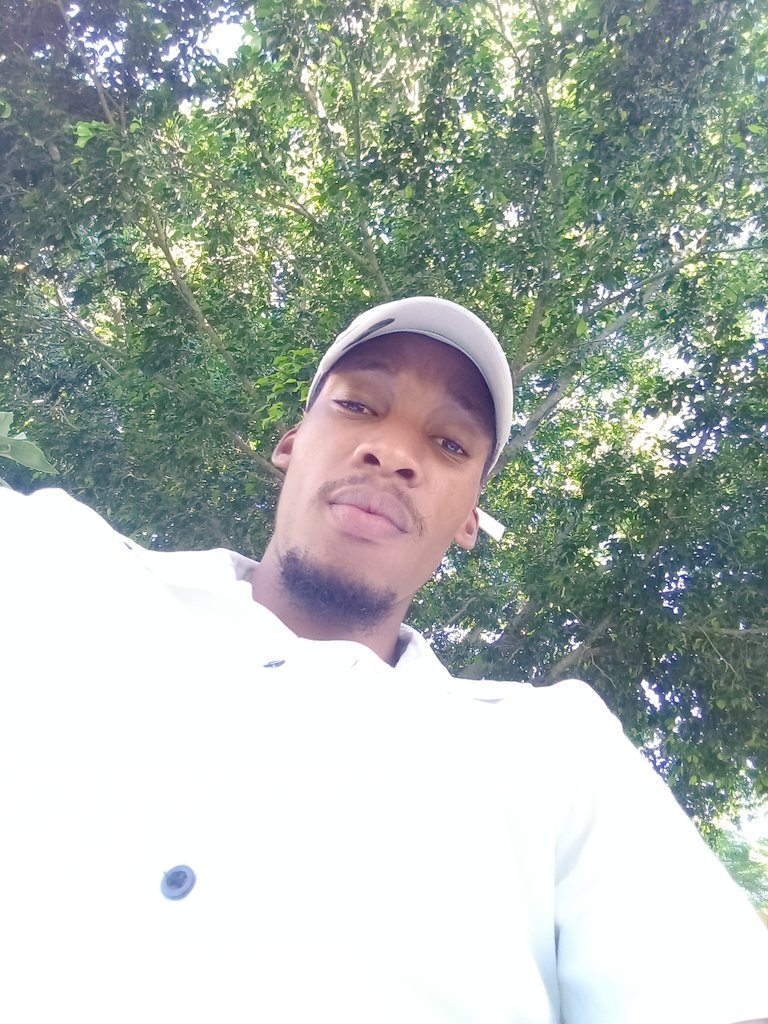 Edystur_O's tweet photo. I thnk old ppl take pics like this cz ey lazy af..i mean it doesn't need anything..u can even capture by mistake nd still like it😂😂😂. I was tryna wipe my cam 4 a selfie nd captured this by mistake..i kept it cz, lol..it's better than the selfies that followed 😂 https://t.co/1UgpGE5I1j