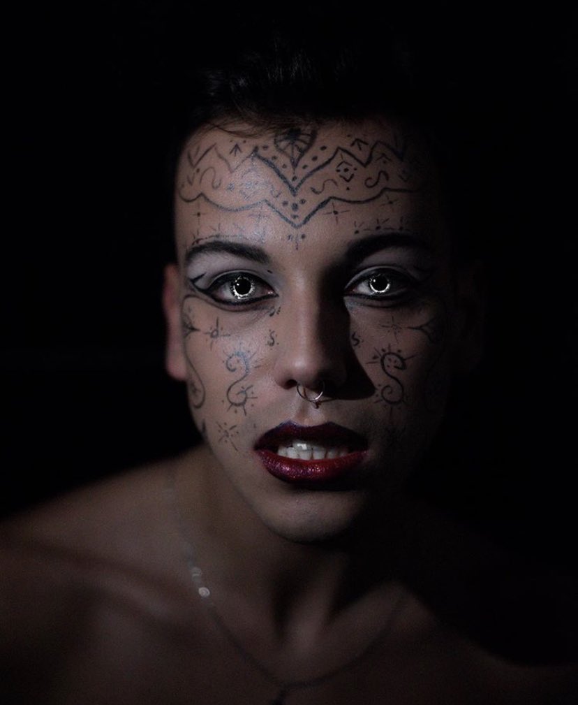 TheThomyK's tweet photo. Coucou @lenasituations! Je suis pas encore makeup artist pro je me lance en septembre prochain dans une école de makeup mais en attendant je fais ça par passion,et ton aide m’aiderait tellement!En tant qu’étudiant avoir le matériel pour c’est compliqué, alors je tente ma chance❤️ https://t.co/gYgprzv32k