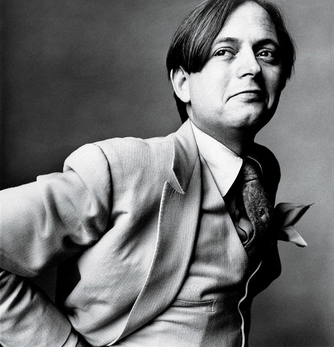 literlandweb1's tweet photo. "Con una mentira es posible que engañes a alguien; pero cualquier mentira te dice a ti mismo una gran verdad indiscutible: eres débil."
"La hoguera de las vanidades", Tom Wolfe https://t.co/GTbv1CBxdp