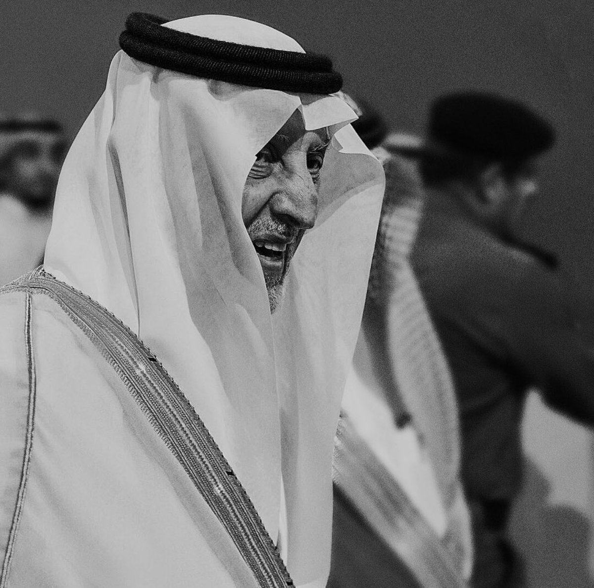 mab1274's tweet photo. "خذاك الزمن منّي .. وترك لي أشواقي
ليته خذا ذكراك .. من كل أوراقي" https://t.co/E53Yjj1zsL