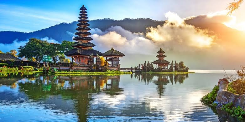 Abid_not_found's tweet photo. Hello everyone.

The Bali which is known as the island of the Gods, home to endless temples, magnificent centuries old architecture and exotic landscapes. Bali  Indonesia has become most visit tourist spot and attract tourist by their culture tradition. https://t.co/OBEjr2MAcZ