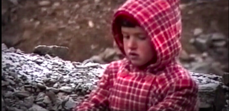 NortonJenny's tweet photo. As #Armenia prepares to hand #Kelbajar  region back to #Azerbaijan , I'm thinking about this little girl captured on news film in the snow in March 1993 as thousands of Azerbaijans were driven from the region in the first Karabakh war.  I wonder what happened to her.#Karabakh https://t.co/5RC76BiUOF