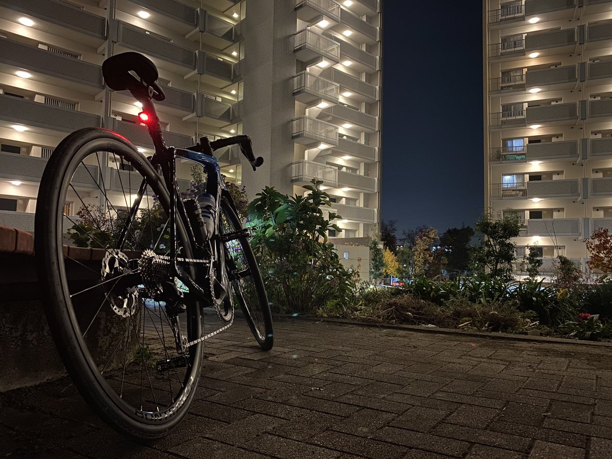 k_nissyan's tweet photo. 本日の夜練はこれまで!
#ロードバイク #roadbike #ロードバイク初心者 #ロードバイク好きな人と繋がりたい #ロードバイクのある風景 #ロードバイクのある生活 #trek #トレック #emonda #emondasl5 #emondasl5disc https://t.co/ON2u2LtQCQ