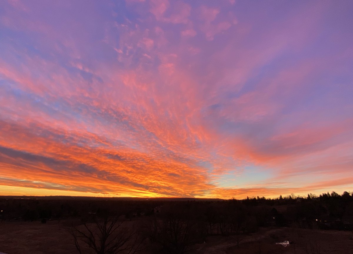NWSBoulder's tweet photo. Good morning! We had a beautiful start to a good weather day. #COwx https://t.co/PXtcE47Dba