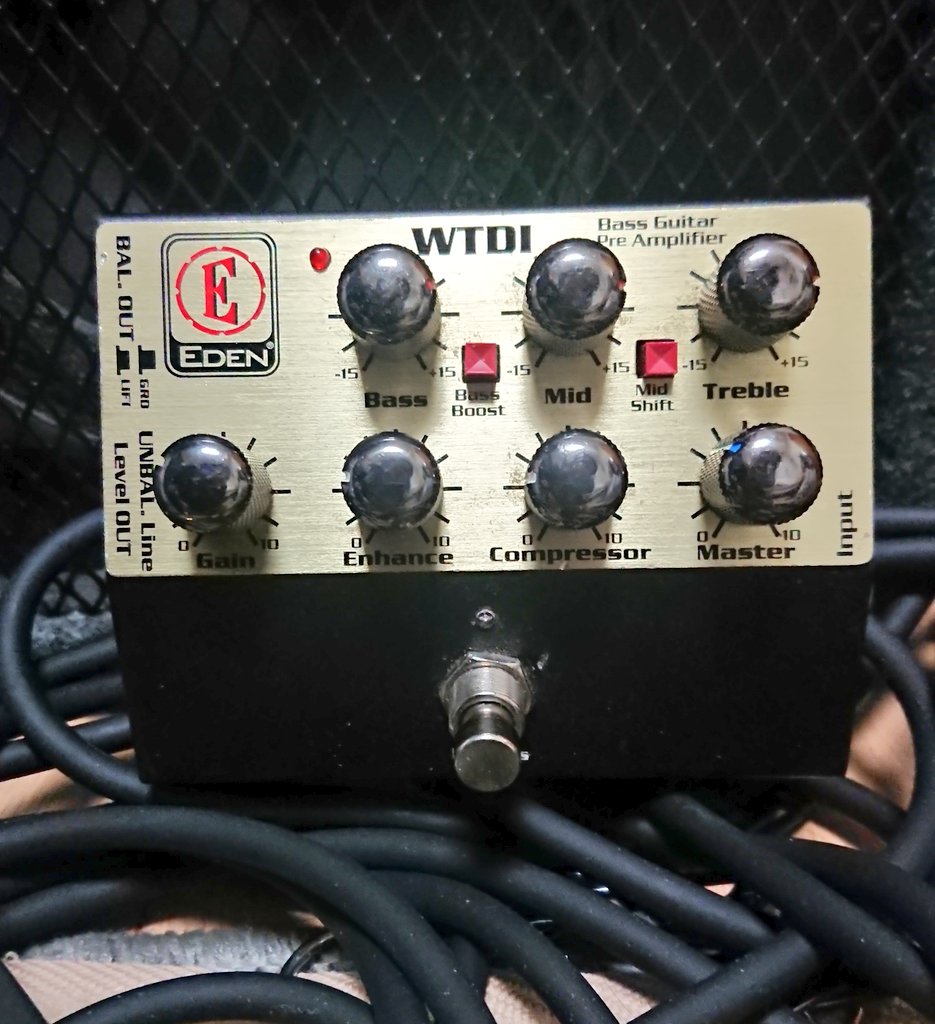 siesta_bass's tweet photo. 切っても切れない相棒となってきた、
オイラ使う１つだけの足元。
って言うかそんなに何個も何個も
使わないからいらんζ*'ヮ')ζ笑。
#WTDI
#EDEN
#ベース https://t.co/FmJpkFVuKz