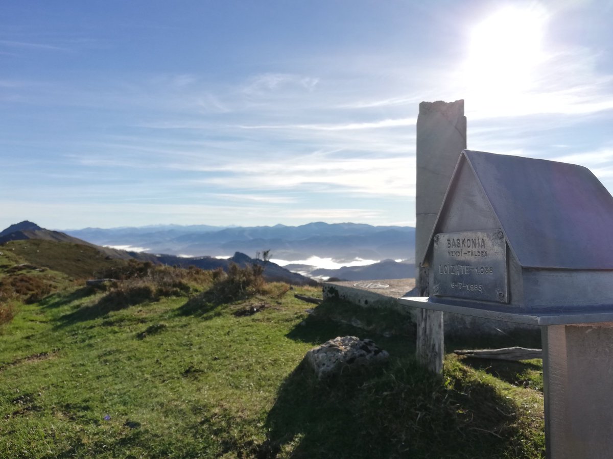 urko_ape's tweet photo. Loitzate, Arainburu ta Komizko gaña https://t.co/kiSqAVCadL