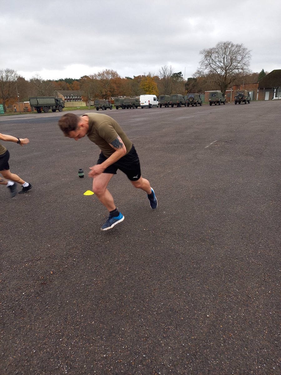85RLC's tweet photo. Good to get out of the classroom. Maximum Aerobic speed with the students. A good lesson from Cpl Watson. Top effort from them all ๐ช @CommandoHerbdog @BritishArmy @AGCALDP @CaldicottMike @RLCCorpsSM @17_RLC @9RegimentRLC @4RegtRLC @29_RLC @159RegtRLC https://t.co/SfjKpE0VTP