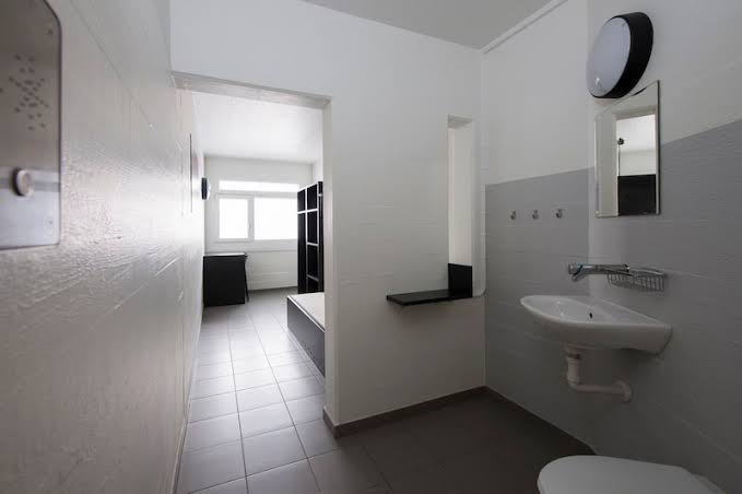 A Thread of Countries With The Best Prison..1. Sollentuna Prison in Switzerland After working up a sweat in the weight rooms, prisoners in Sollentuna can simply wander into its cozy, air-conditioned kitchens to cool down and whip up a nice smoothie.