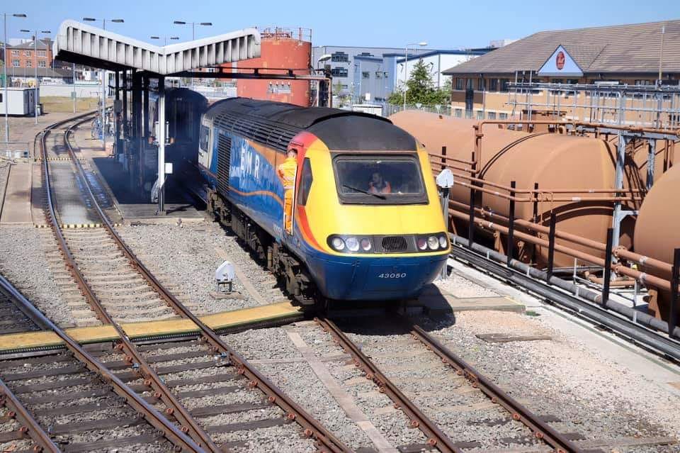 After that it varies every day. I had a week of 4am shifts last week. Monday was really busy, I had the pleasure of splitting up one of the ex LNER HST sets and putting coaches in the south sheds for maintenance work. Tuesday wasn't as busy but we had a few 15x moves to do.