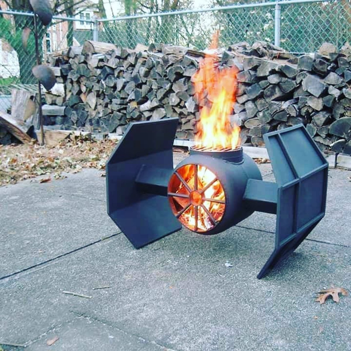 zaibatsu's tweet photo. I need this fire pit! 🔥🔥🔥 https://t.co/REqtVfV5PE