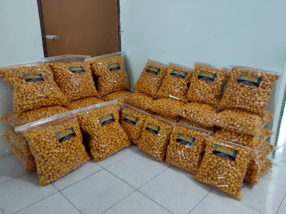 azriesyafiq's tweet photo. Hi semua, jom support business popcorn saya. Since ramai customer yang cancel goodies sebab pkpb. Popcorn karamel untuk kudap kudapan. 500g rm14 , 1kg rm23 sahaja. Cod area temerloh dan sekitar https://t.co/9vzY2NIIot
