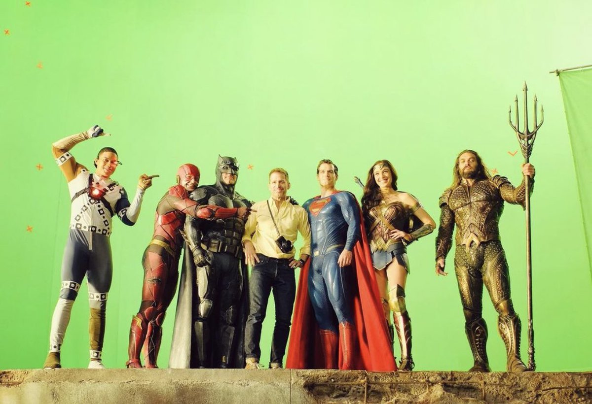 Eexpress14's tweet photo. Can't wait for the trailer of Zack Snyder's 'Justice League' !!!

Trailer to be out today 

#ZackSnydersJusticeLeague https://t.co/iVZ41uGfnH