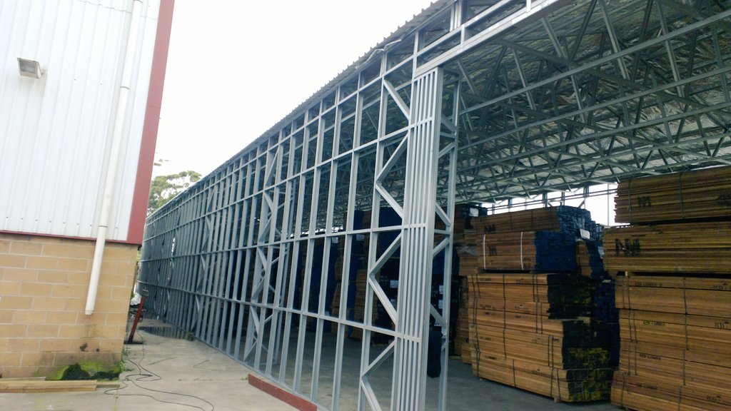 Big5projects's tweet image. Light steel frame warehouse/ temporary storage facility.

5m wall height at the eaves.
6m roof height at the apex.

70m long x 9m wide, 630m2 building footprint. 

Designed for disassembly. 

#structuralinnovation