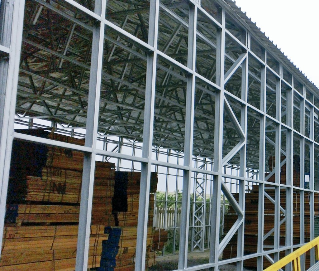 Big5projects's tweet image. Light steel frame warehouse/ temporary storage facility.

5m wall height at the eaves.
6m roof height at the apex.

70m long x 9m wide, 630m2 building footprint. 

Designed for disassembly. 

#structuralinnovation