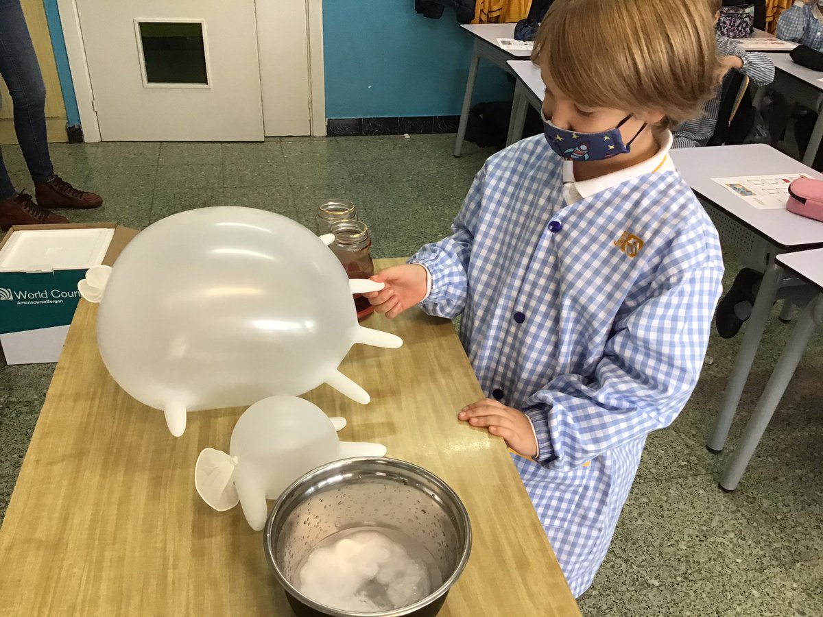 mercedaries's tweet photo. Science week. Dry Ice.
#fsf3prim #dryice #scienceweek #experiments https://t.co/yBD2gt5N9C