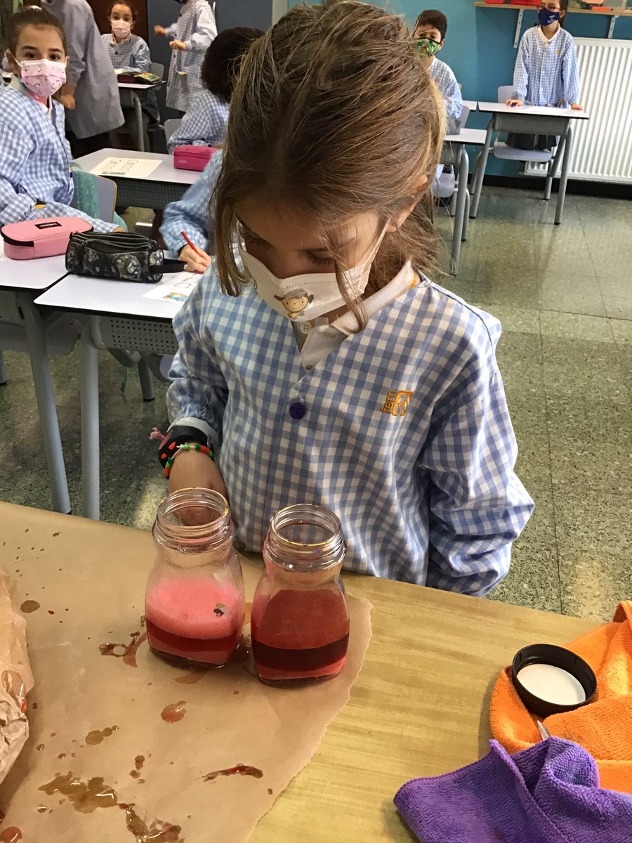 mercedaries's tweet photo. Science week. Dry Ice.
#fsf3prim #dryice #scienceweek #experiments https://t.co/yBD2gt5N9C