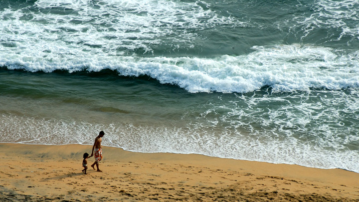 IndiainSpain's tweet photo. Varkala, una tranquila y silenciosa aldea, se encuentra en las afueras del distrito de Thiruvananthapuram en Kerala. 
#incredibleindia #keralagodsowncountry #keralatourism #beachesofindia https://t.co/bjzqnEhiYj