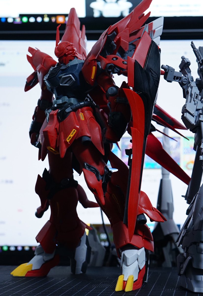 これがこうなってこうじゃ シナンジュをあーして こーして こうじゃ らいなーマン 模型休みのイラスト