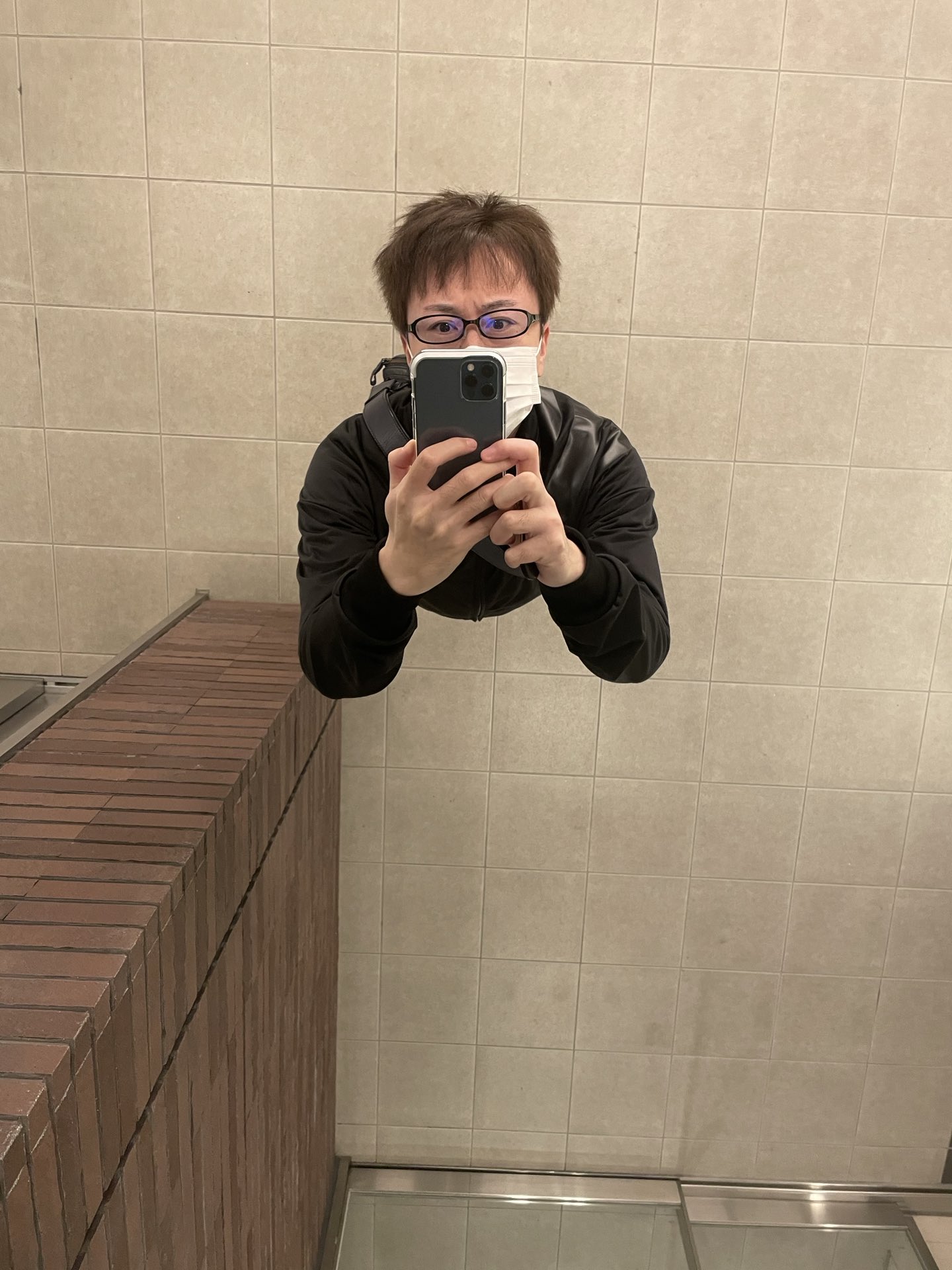 せんとす 40過ぎたら髪染めるのやめようと思ってましたが今週末にハースストーン放送があってハスワやってた頃に戻そうと思って久し振りに染めました 鏡が天井にあったので上向いて写メ撮りました T Co 91w7vt1azs Twitter せんとす 40過ぎたら髪染めるのやめようと思ってましたが今週末にハースストーン放送があってハスワやってた頃に戻そうと思って久し振りに染めました 鏡が天井にあったので上向いて写メ撮りました T Co 91w7vt1azs Twitter