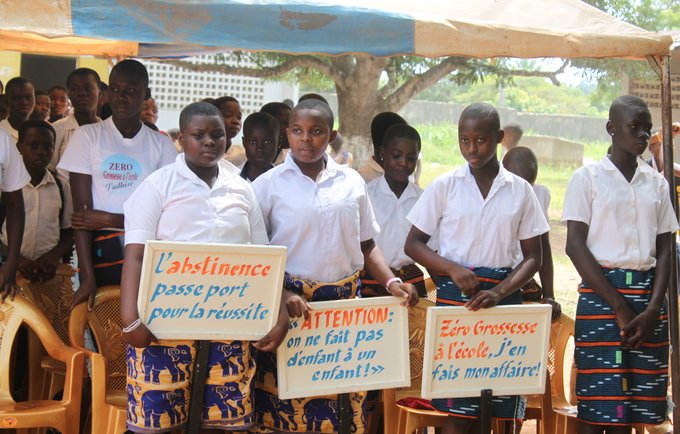 DMPASCNow's tweet image. 1/2 West and Central Africa has the highest percentage (6%) of births reported before age 15. 80% of unintended pregnancies among adolescents occur among those who do not use modern contraceptive methods. #UNFA bit.ly/36D5lWo @WHOAFRO @Jhpiego @JSIhealth  @FP2020Global