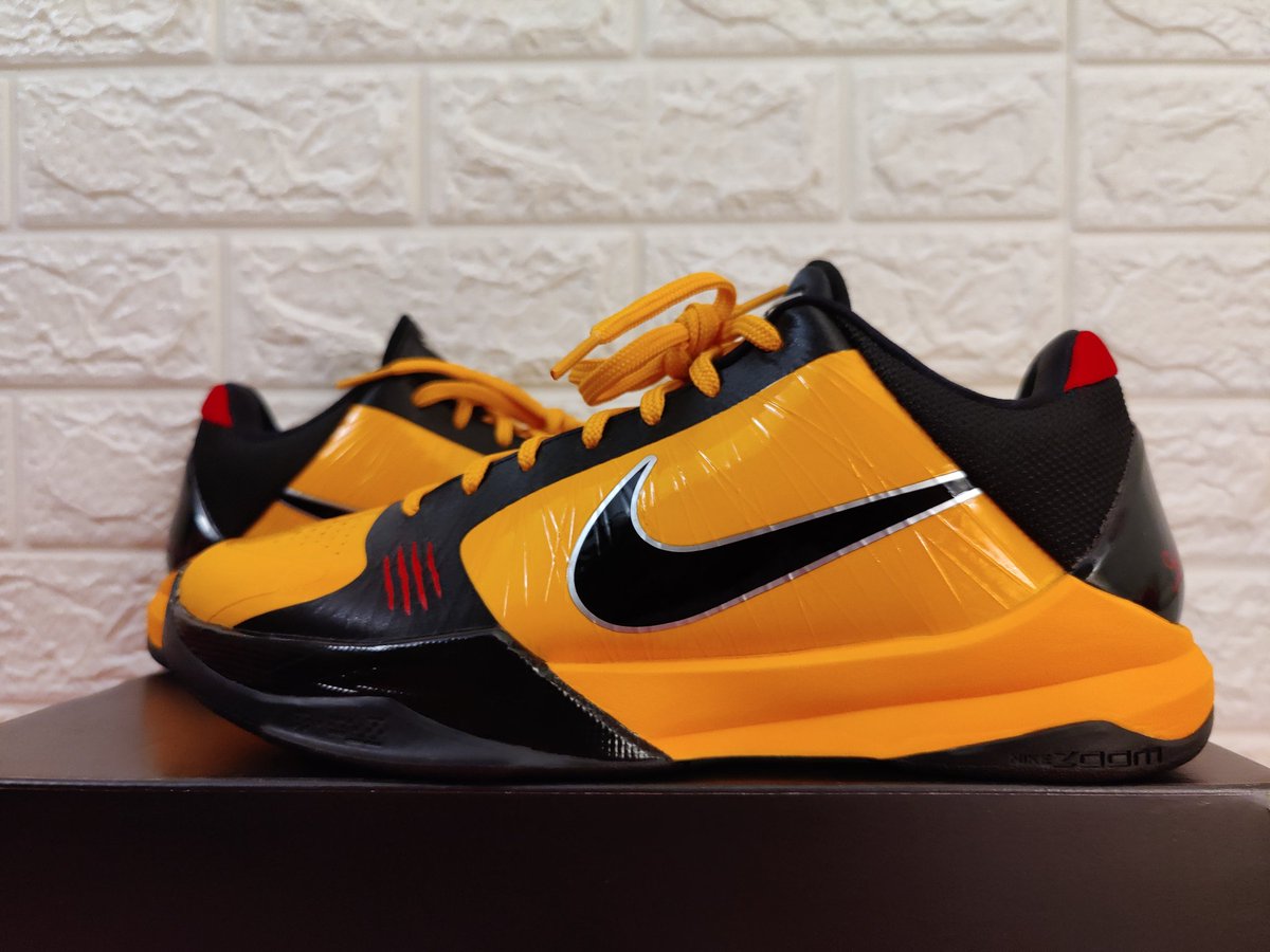 dOneMMan's tweet photo. FOR SALE: KOBE 5 BRUCE LEE BN SIZE 9US https://t.co/3H3AcY0HdK