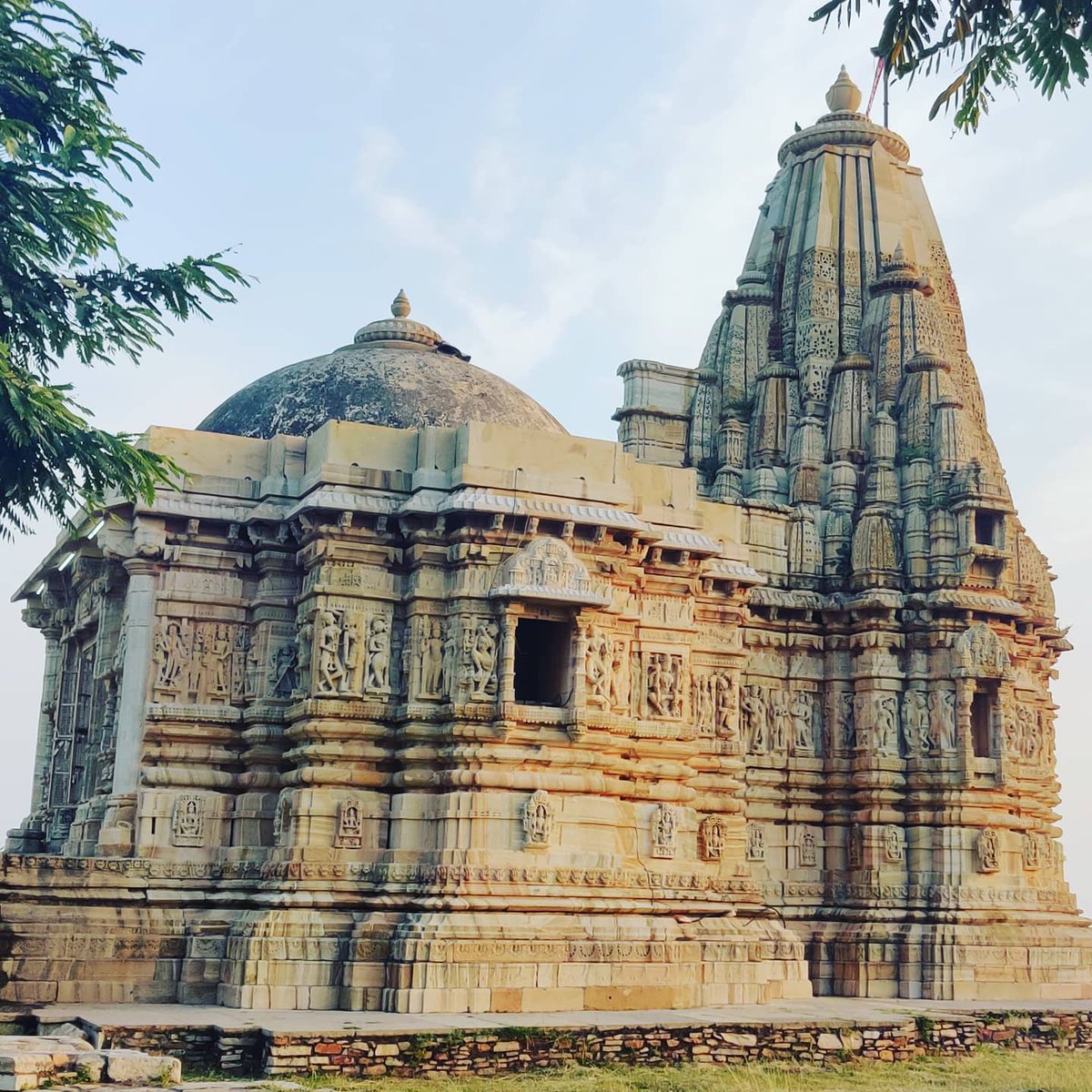 Tejasvi_Rana's tweet photo. Memories from morning runs last year.
Clicked from the path that encircles the top of the #chittorgarhfort hill.
#padminimahal #kirtistambh #jaintemple #sunrise https://t.co/R1FhSEkszp