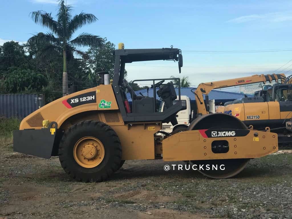 TRUCKSNG's tweet image. Brand New Compactor and Roller 2020 model available for order from N20m each CIF Apapa. Call or Dm. 08128999554  #Trucksng #Heavyduty #Construction #heavyequipment #Sceptretechng #logistics
