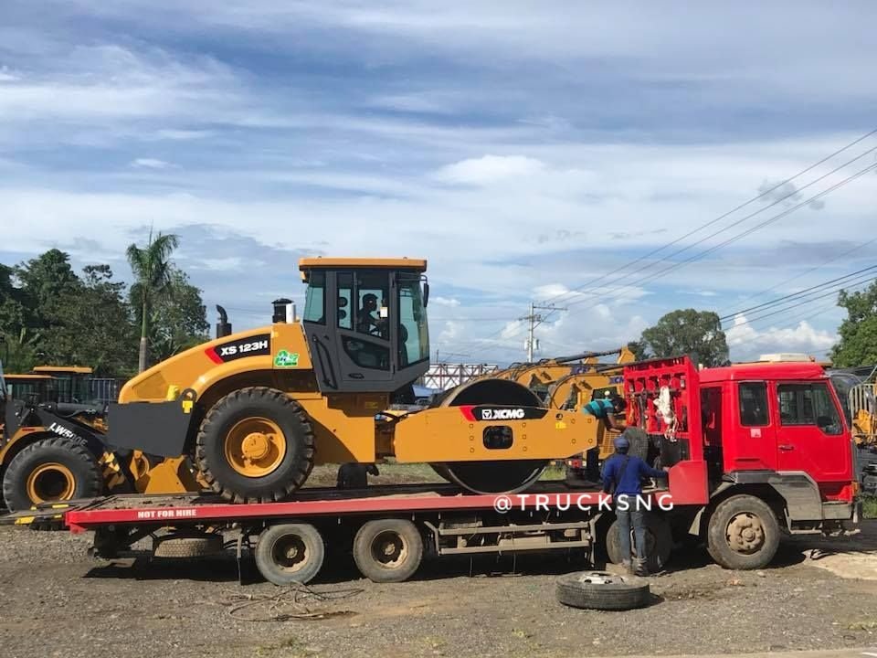 TRUCKSNG's tweet image. Brand New Compactor and Roller 2020 model available for order from N20m each CIF Apapa. Call or Dm. 08128999554  #Trucksng #Heavyduty #Construction #heavyequipment #Sceptretechng #logistics