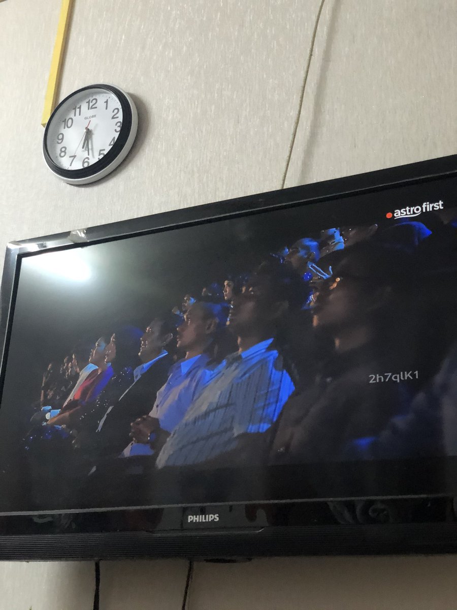 luqmanhafidz111's tweet photo. Rindunya tengok wayang macam ni. Jenuh tunggu hujan benti nak habis kan #bikinfilem https://t.co/CkOso2SnpM