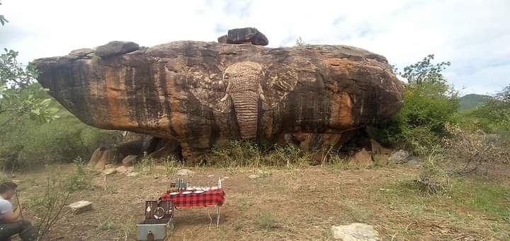 ALeadekei's tweet photo. This amazing artwork is found painted on a rock wall in the Namunyak Conservancy.... Ngilai.
 
It was painted by the famous French graffiti artist, Youri Cansell aka Mantra in under 2 days. Mantra’s work is found all over the world &amp; he is a contemporary of Banksy. https://t.co/q57OSjsnO9