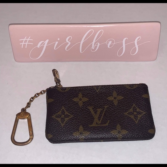 nikkiLodom's tweet photo. So good I had to share! Check out all the items I'm loving on @Poshmarkapp #poshmark #fashion #style #shopmycloset #volcom #louisvuitton #vintage: https://t.co/8mMyLo3aZ8 https://t.co/3mlNHYidPE