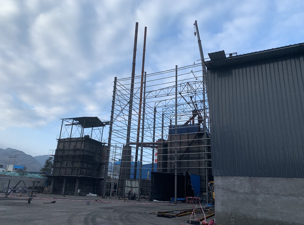 4/ Confronted, Chen denied everything. He pointed to sites that do sell drugs - but not him. But his phone #, photo ID, address matched those on drug ads. Below, the manufacturing site where colleagues told me Chen was affable and quiet but had no idea about his side business.